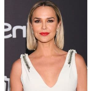 Arielle Kebbel – Bio, Wiki, Movies, Husband, Children。